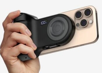 Belkin’s new power bank gives your smartphone a camera grip for $80