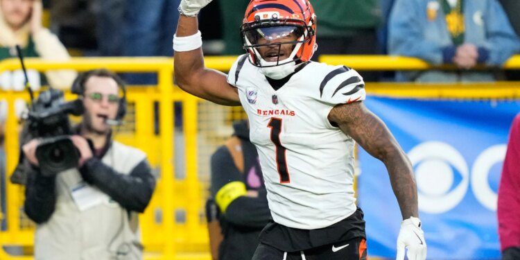 Bet $5, get $300 in bonus bets for Steelers vs. Bengals