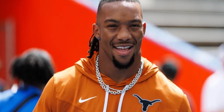 Atlanta Falcons running back Bijan Robinson (7) smiles on the field.
