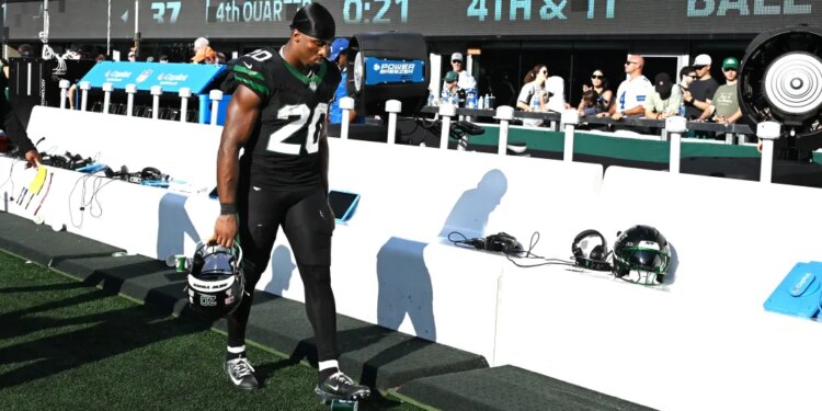 Breece Hall walks off the field after the Jets-Cowboys game on Oct. 5, 2025.