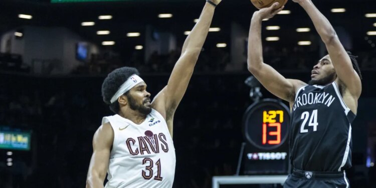 Cam Thomas, who scored 33 points, shoots over Jarrett Allen during the Nets' 131-124 loss to the Cavaliers in their home opener on Oct. 24, 2025.