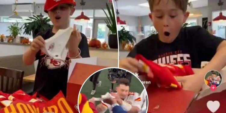 Chiefs send Patrick Mahomes autographed gear to 10-year-old boy