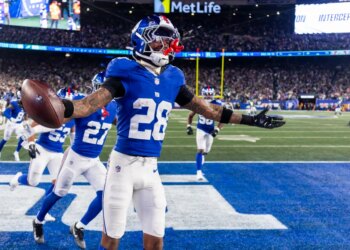 New York Giants cornerback Cordale Flott (28) celebrates his intereption in the second half against the Philadelphia Eagles at MetLife Stadium Thursday, Oct. 9, 2025, in East Rutherford, NJ.
