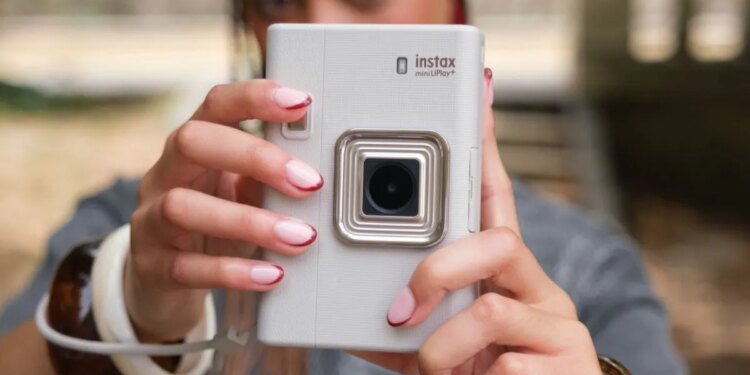 Fujifilm’s bringing instant cameras into the selfie age