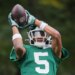 Garrett Wilson catches a pass during Jets practice on Oct. 8, 2025.