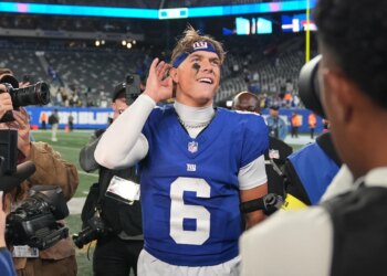 Giants offer thrilling taste of future in Eagles win