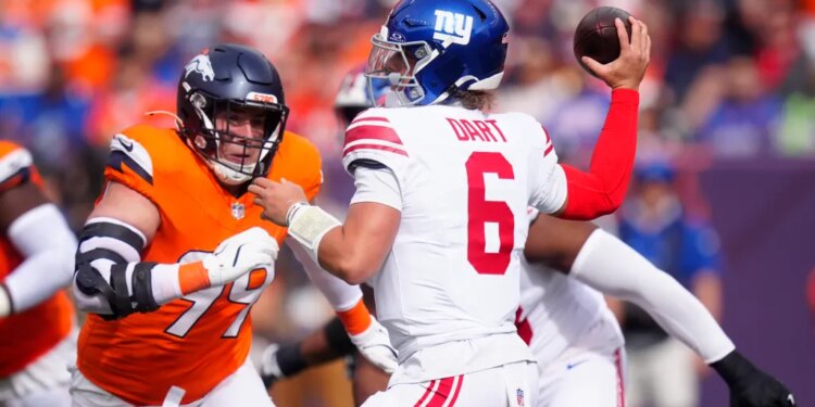 New York Giants quarterback Jaxson Dart (6) drops back to make a pass against the Denver Broncos.
