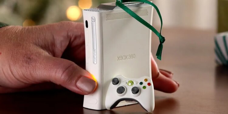Hallmark’s glowing Xbox 360 ornament plays the Halo theme