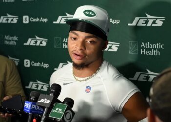 Justin Fields talks to the media after Jets' practice on Oct. 22, 2025.