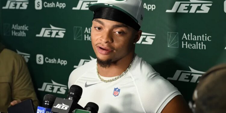Justin Fields talks to the media after Jets' practice on Oct. 22, 2025.