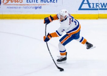 New York Islanders Maxim Tsyplakov (7) shoots during practice.