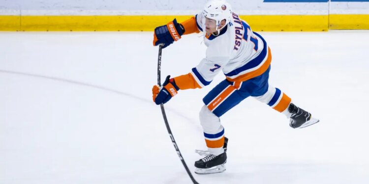 New York Islanders Maxim Tsyplakov (7) shoots during practice.
