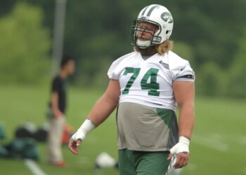 Jets Nick Mangold during the Jets OTA workouts at the team's training facility in Florham Park, NJ.