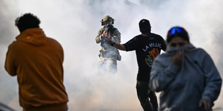 Judge orders immigration agents in Chicago to use body cams