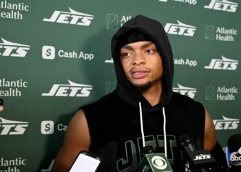 Jets quarterback Justin Fields in a black hoodie speaks to the media. Jets quarterback Justin Fields (7) speaks with the media after practice in Florham Park, NJ.