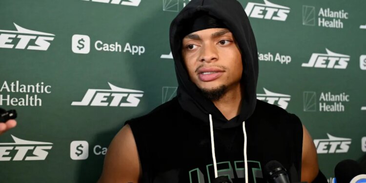Jets quarterback Justin Fields in a black hoodie speaks to the media. Jets quarterback Justin Fields (7) speaks with the media after practice in Florham Park, NJ.