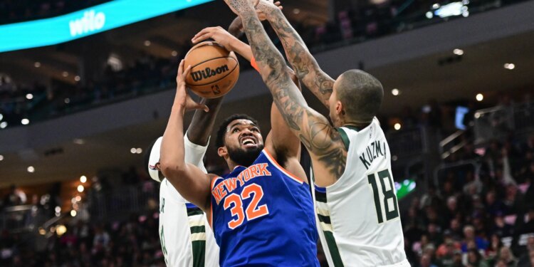 Karl-Anthony Towns looks clearly lost in Mike Brown's Knicks offense