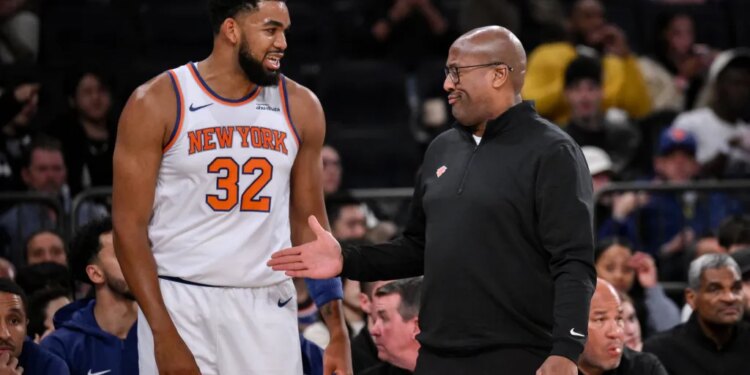 Karl-Anthony Towns talks with Mike Brown on Knicks sideline during an Oct. 9, 2025 preseason game.