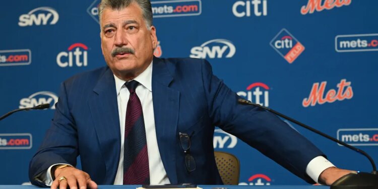 Keith Hernandez speaking at a press conference.