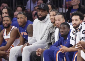 Mitchell Robinson (black cap), who has been managing a balky ankle, could return to action on Friday night against the Bulls.