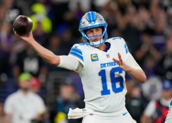 Lions quarterback Jared Goff throwing a pass.