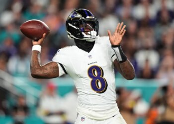 
Baltimore Ravens quarterback Lamar Jackson (8) throws against the Miami Dolphins during the first half of an NFL football game, Thursday, Oct. 30, 2025, in Miami Gardens, Fla.