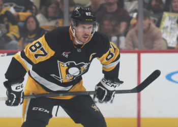 Pittsburgh Penguins center Sidney Crosby (87) preparing for a face-off.