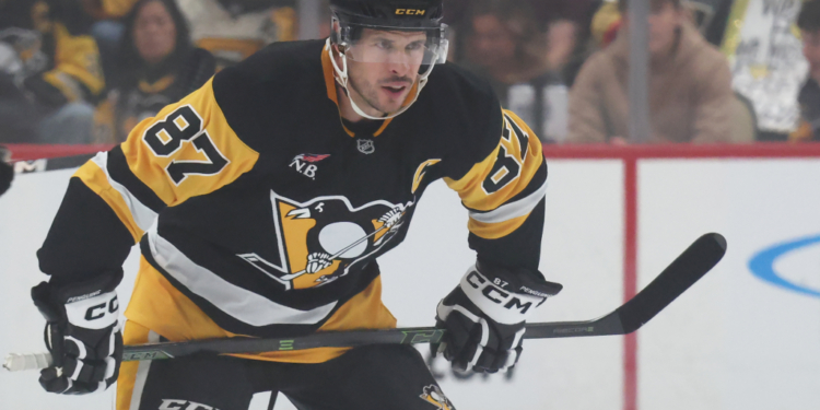 Pittsburgh Penguins center Sidney Crosby (87) preparing for a face-off.