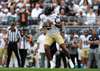 Florida International Panthers quarterback Keyone Jenkins (1) dropping back in the pocket.