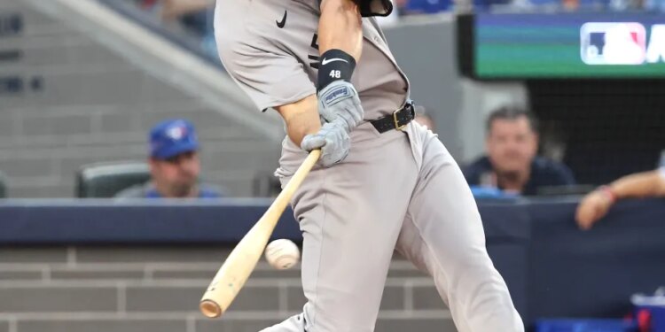 Paul Goldschmidt returns to the Yankees' lineup for Game 4 of the ALDS against the Blue Jays.