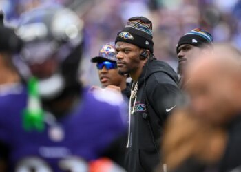 Lamar Jackson sidelines