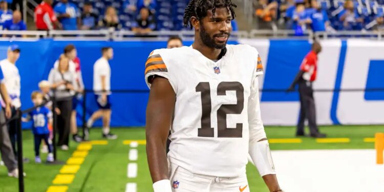 Cleveland Browns quarterback Shedeur Sanders (12) warms up before the game against the Detroit Lions at Ford Field.