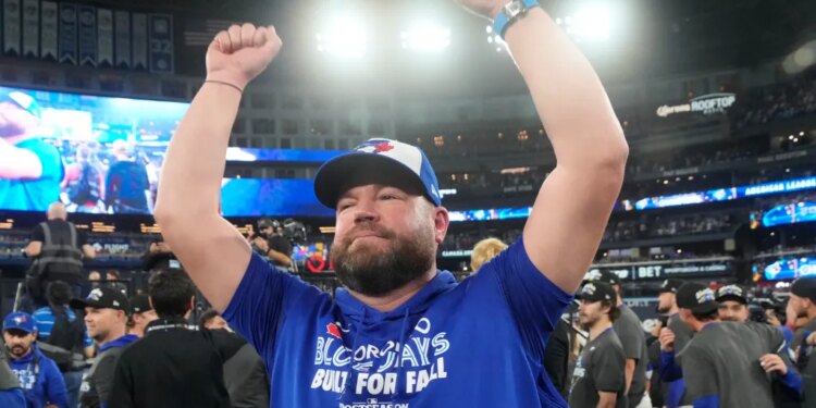Blue Jays manager John Schneider
