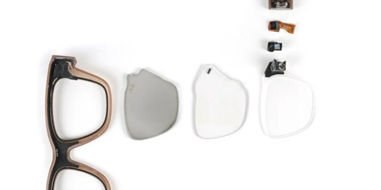 The Meta Ray-Ban Display’s most interesting tech might be the glass