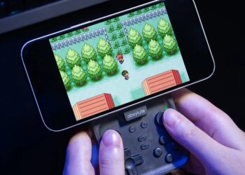 This magnetic controller brings Game Boy controls to your smartphone