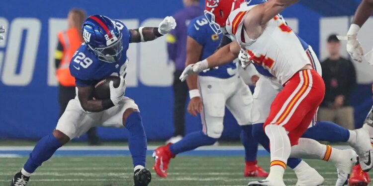 Running back Tyrone Tracy Jr. #29 of the New York Giants runs the ball during the first quarter.