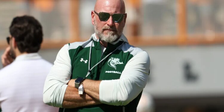 UAB Blazers head coach Trent Dilfer on the field.