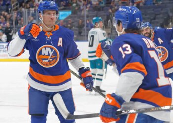 Wager $30, get $300 in FanCash for Islanders vs. Hurricanes