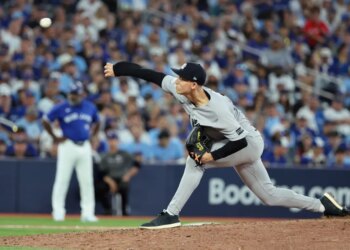Luke Weaver pitches during the Yankees-Blue Jays game on Oct. 5, 2025.