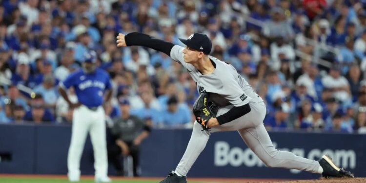 Luke Weaver pitches during the Yankees-Blue Jays game on Oct. 5, 2025.