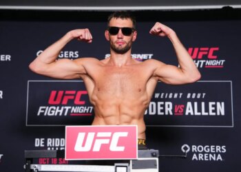 Reinier de Ridder posing during a UFC weigh-in.