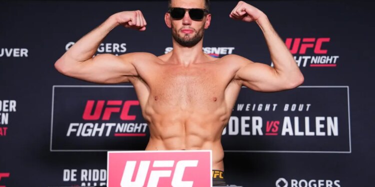 Reinier de Ridder posing during a UFC weigh-in.