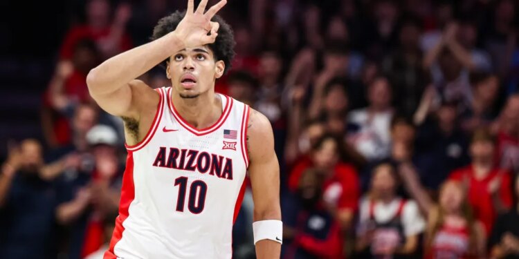 Arizona Wildcats forward Koa Peat (10) scores a three-pointer.