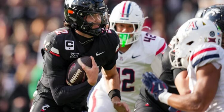 Cincinnati Bearcats quarterback Brendan Sorsby (2) running with the ball against the Arizona Wildcats.