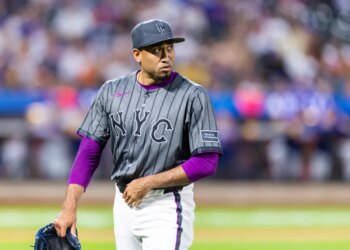 New York Mets pitcher Edwin Díaz walks off the field after the ninth inning.