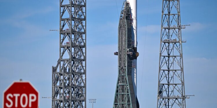 Blue Origin scrubs second New Glenn launch