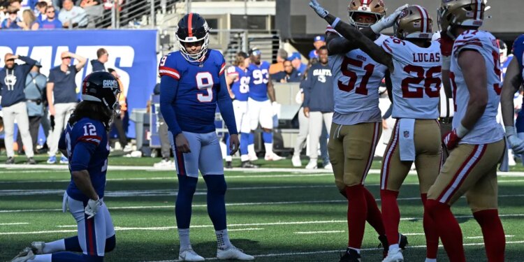 Graham Gano reacts after he misses a kick during the second quarter of the Giants and San Francisco 49ers game in East Rutherford, NJ.
