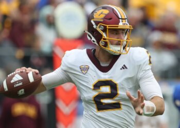 Central Michigan Chippewas quarterback Joe Labas (2) passes against the Pittsburgh Panthers.