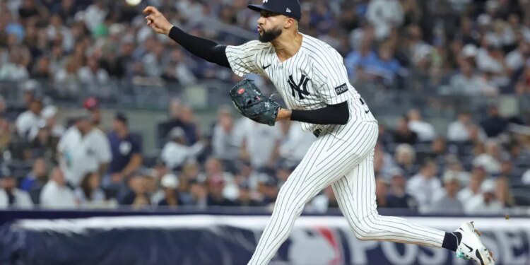 New York Yankees pitcher Devin Williams #38 throws a pitch during the 7th inning.