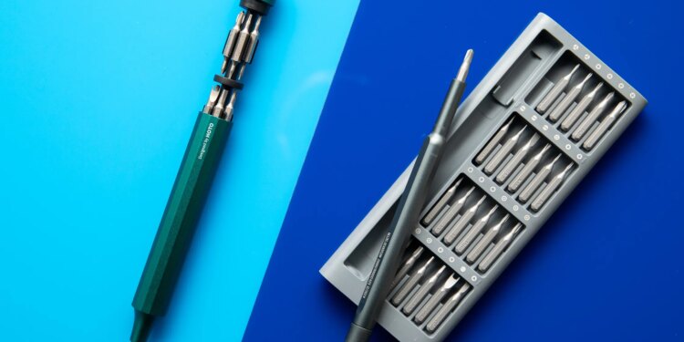 Left: Hoto’s first award-winning product under its own brand. Right: Hoto’s very first product, a screwdriver set for Xiaomi.